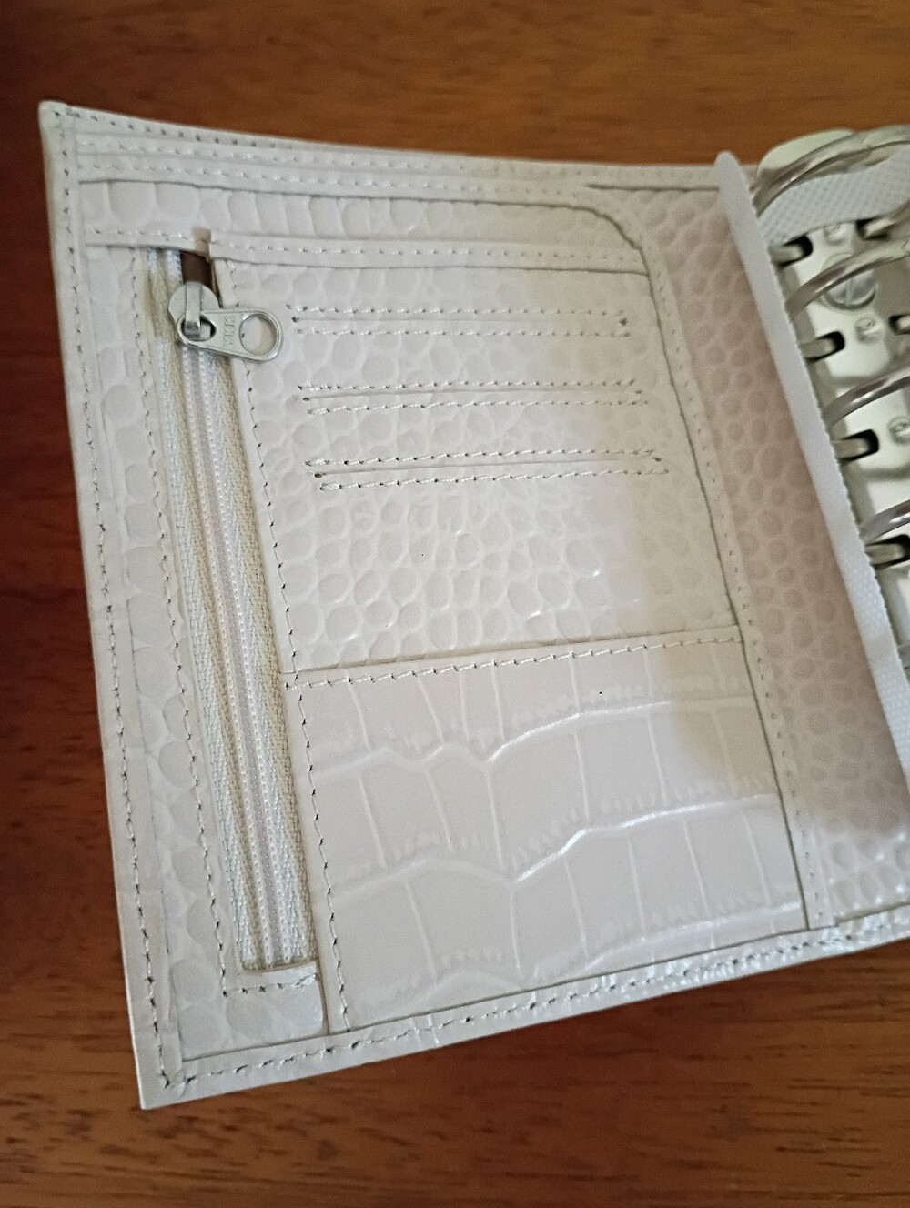 Moterm A7 Pocket Luxe Ring Planner Wallet - Picture 6 of 16